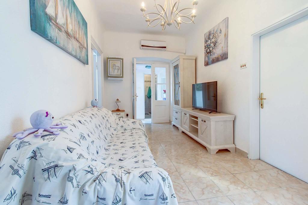 Narcis Central Apartment With Sea & City Views Veli Losinj Exterior photo