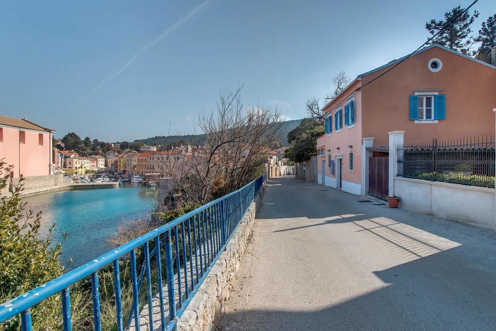 Narcis Central Apartment With Sea & City Views Veli Losinj Exterior photo